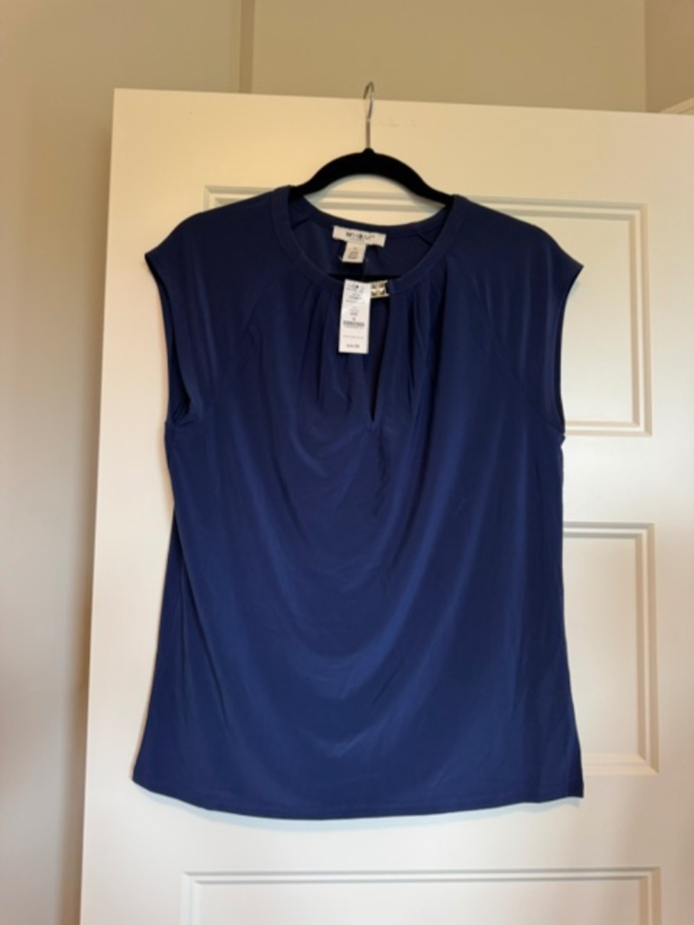 NWT White House Black Market Navy Keyhole Blouse – Gold Bar Pleated Top – Size M